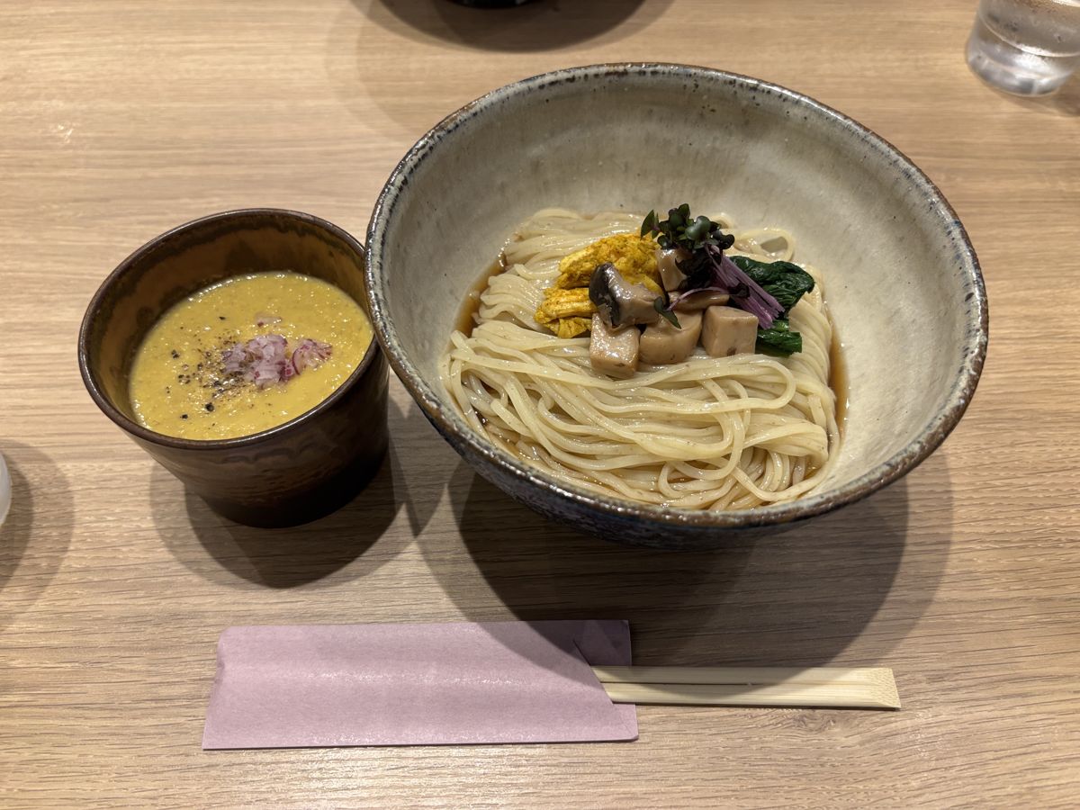 とうもろこしときのこの冷やしつけそば