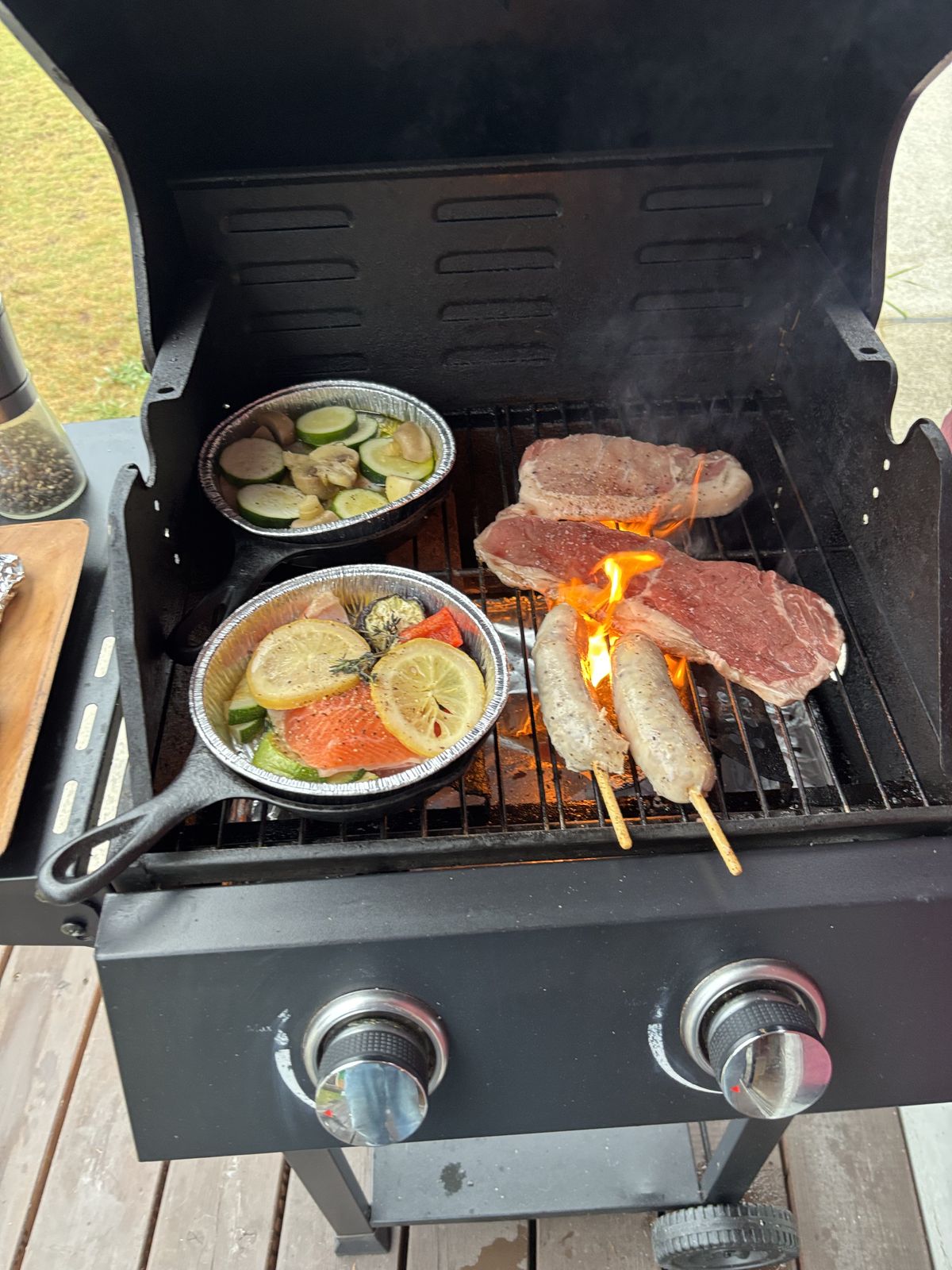 BBQグリルで焼く夕食