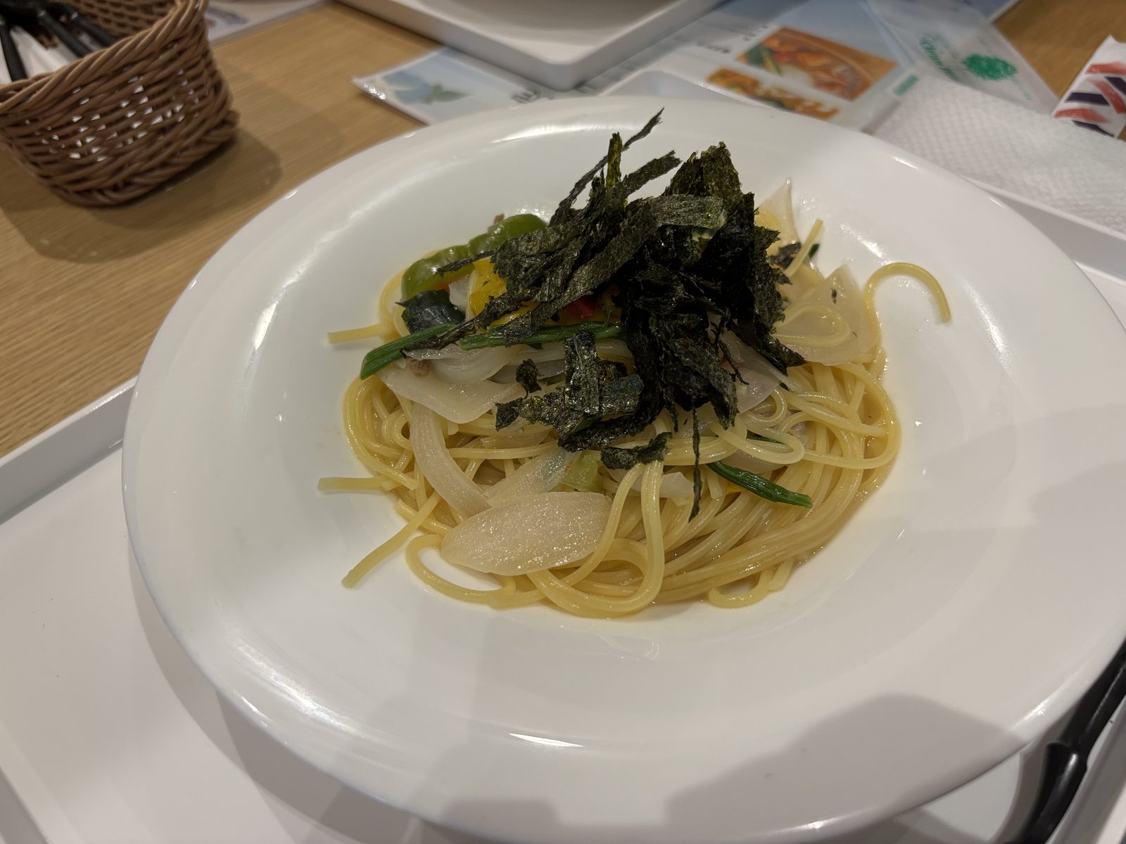 旬野菜とアサリのボンゴレビアンコを上から見た別カット