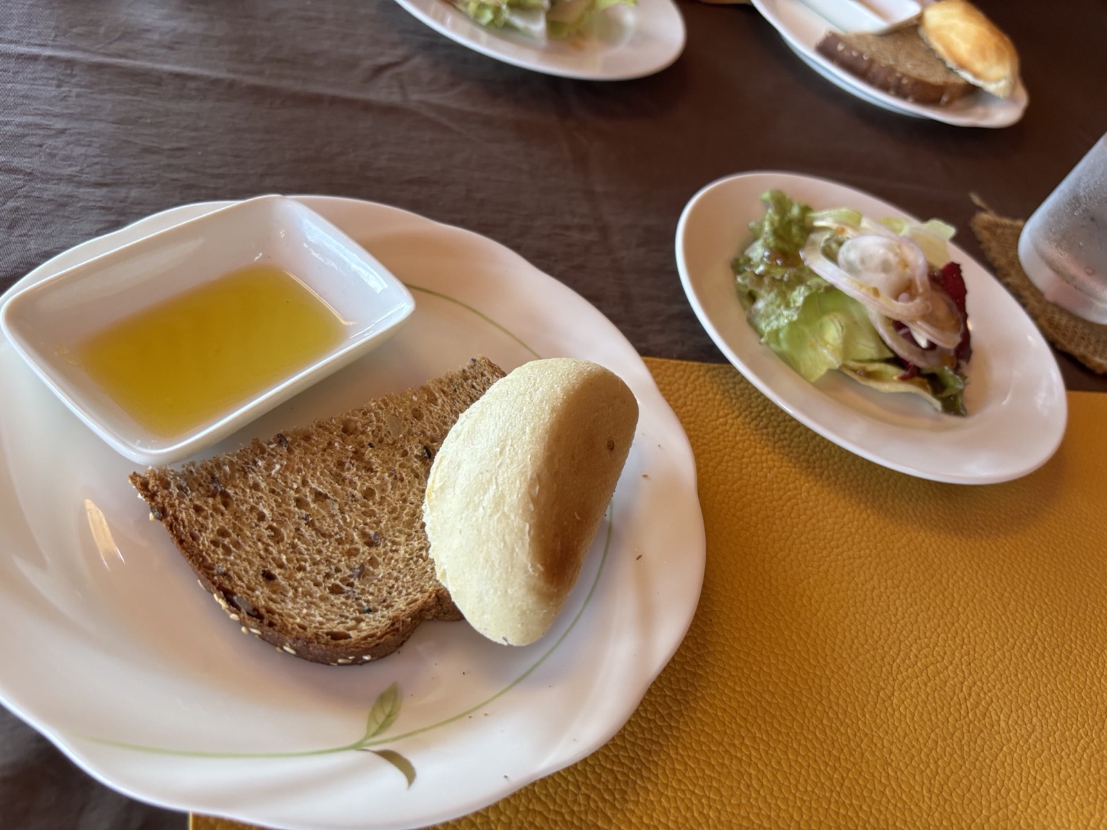 パンとオリーブオイル