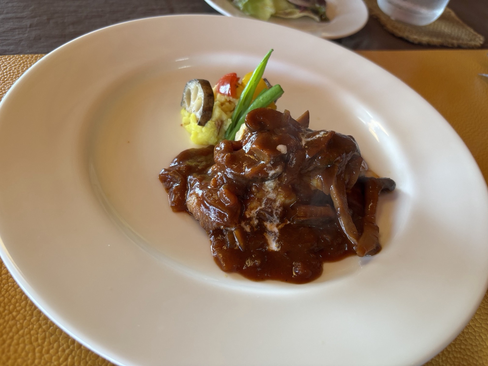 本日の一皿（デミグラスソースのチキンソテー）
