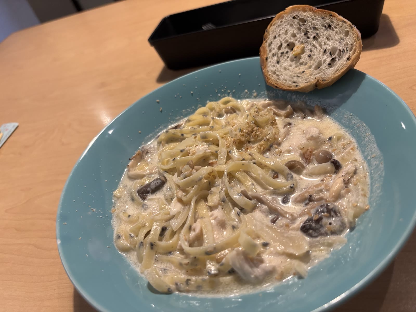 クリームソースのパスタ