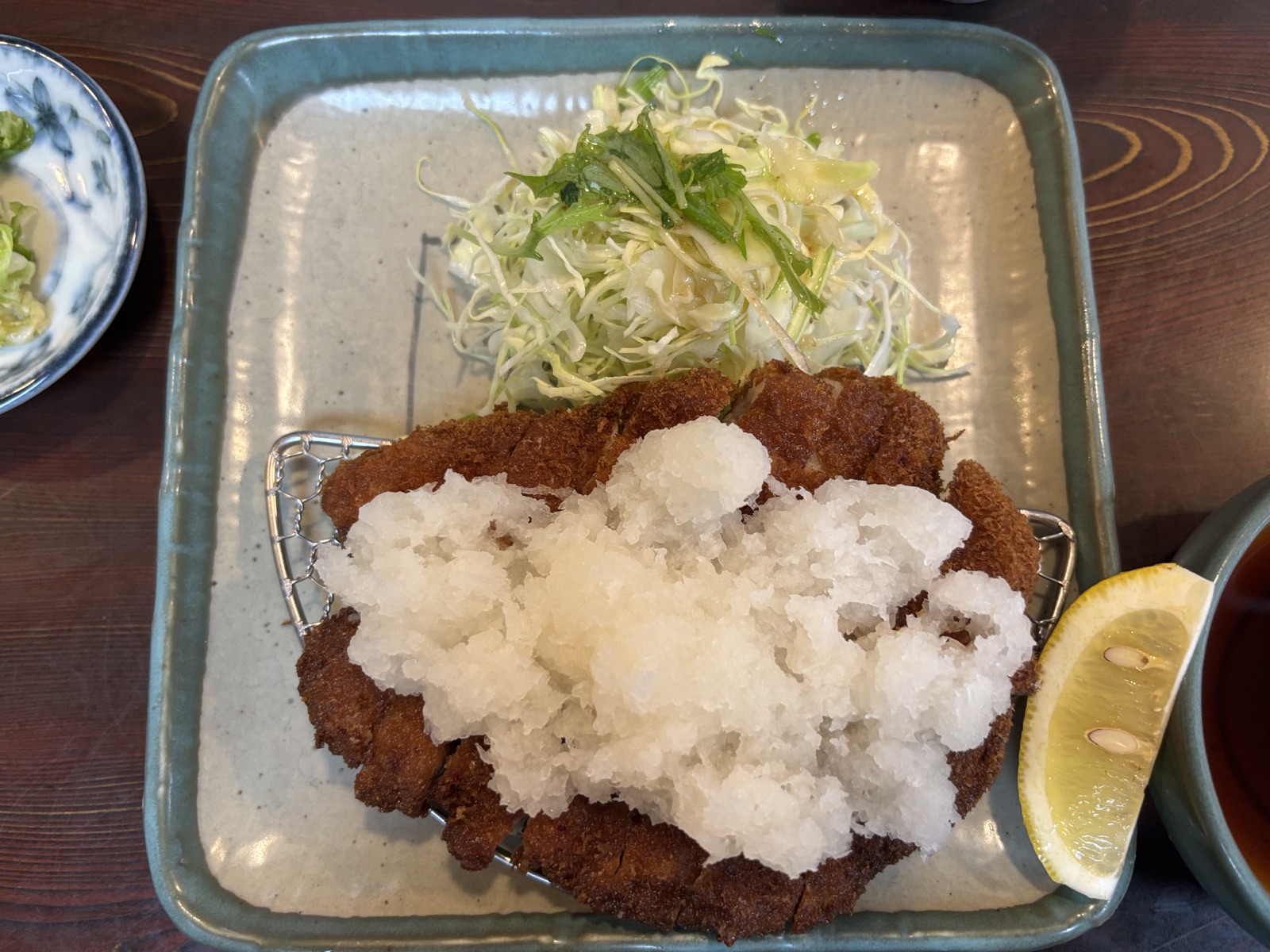 大根おろしののったロースかつ